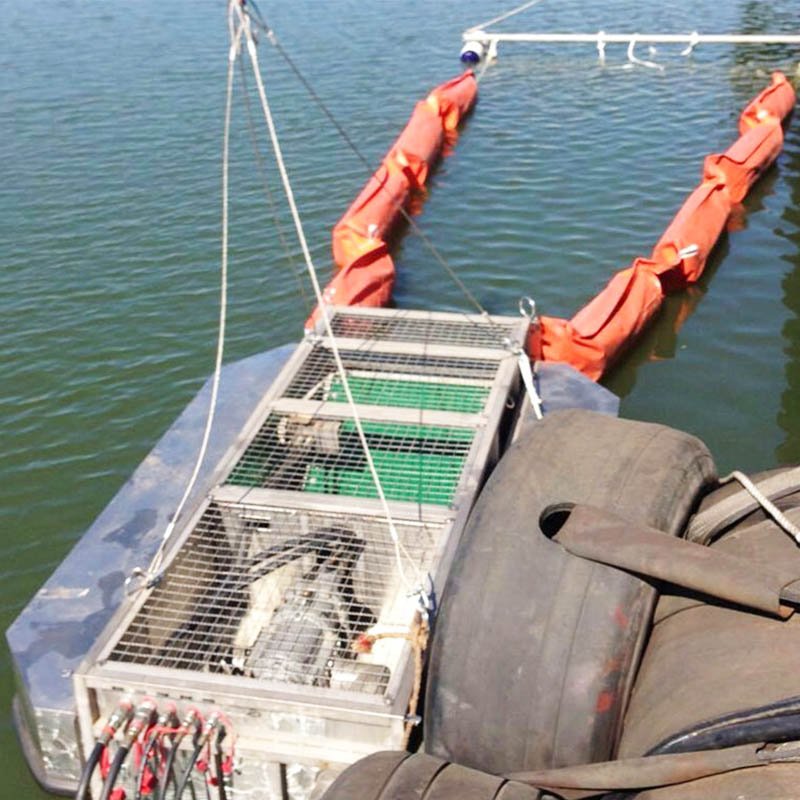 Inclined belt oil recovery skimmer, oil spill recovery device